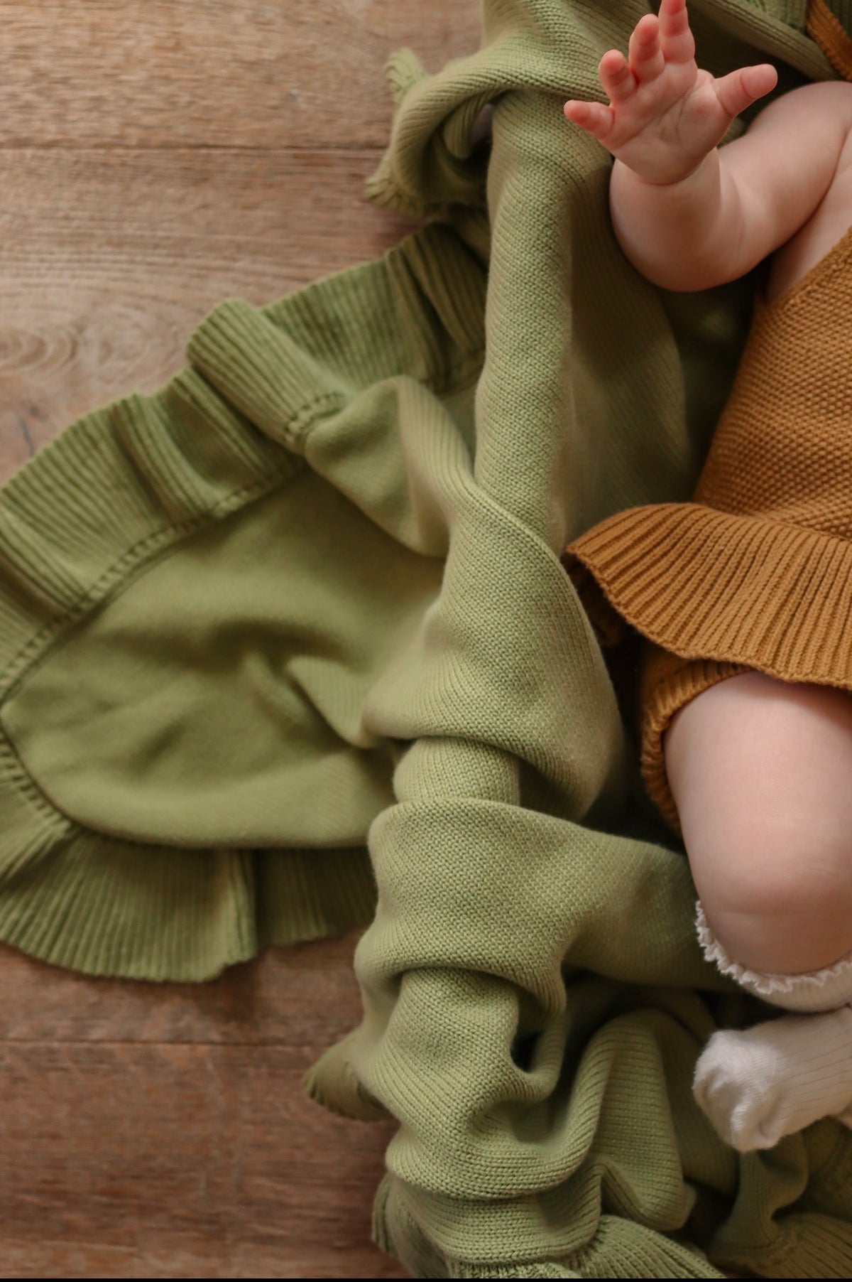 Sage Ruffle Knit Blanket